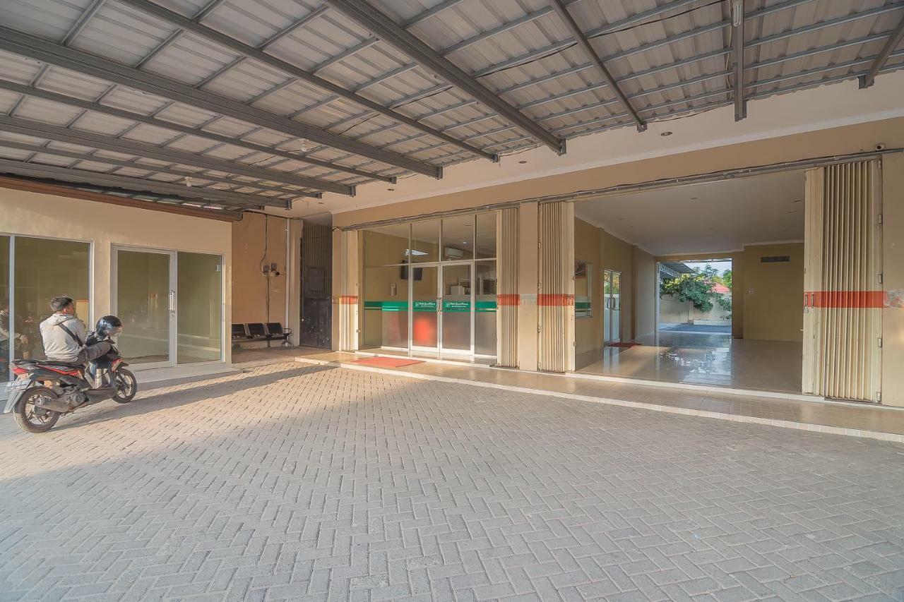 红多兹Plus酒店-近沙姆斯丁努尔机场3号 Banjarbaru 外观 照片