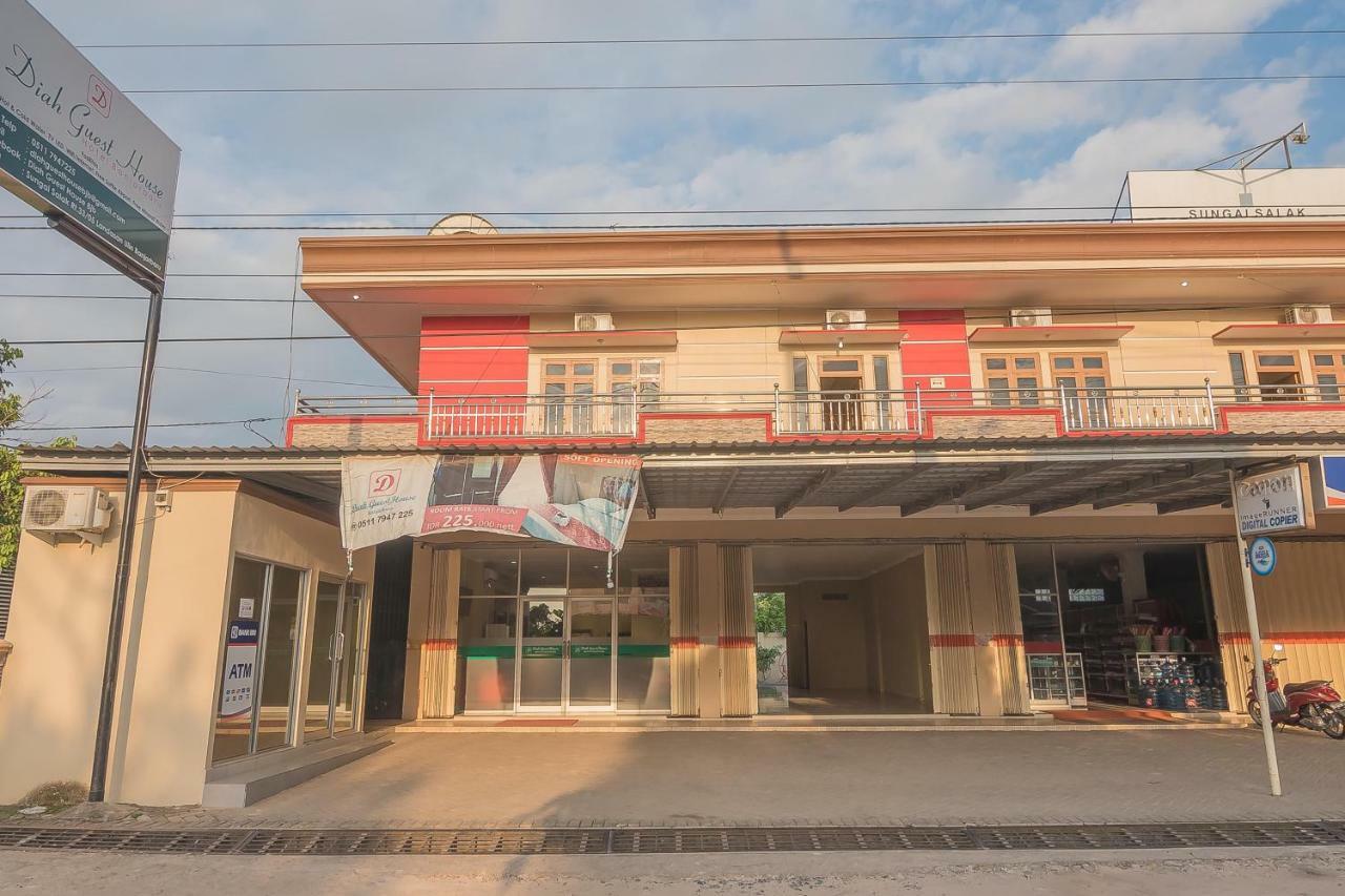 红多兹Plus酒店-近沙姆斯丁努尔机场3号 Banjarbaru 外观 照片
